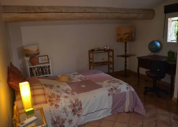 Sous Les Chenes : Pour Un Sejour Ressourcant